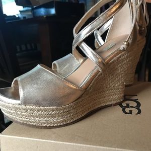 BRAND NEW never worn UGG Reagan MetallicGold Wedg